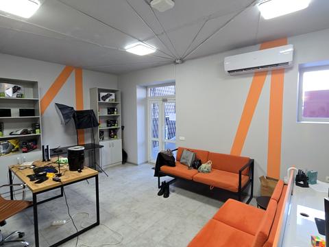 комерційна за адресою Шухевича, 5