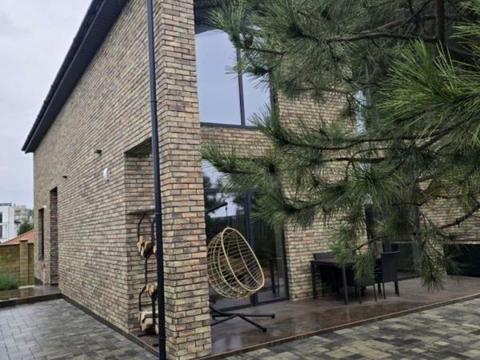 будинок за адресою Леонтовича