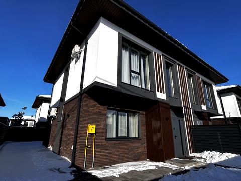 будинок за адресою Леоніда Каденюка вул.