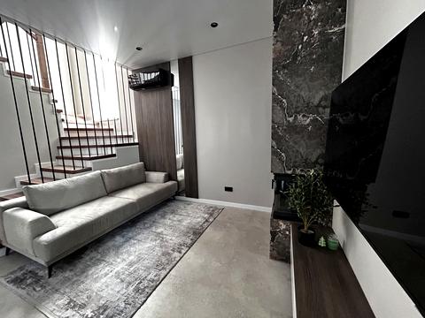 будинок за адресою Леоніда Каденюка вул.