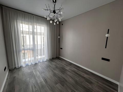 будинок за адресою Леоніда Каденюка вул.