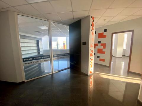 комерційна за адресою Королеви Єлизавети ІІ вул. (Глинки), 7