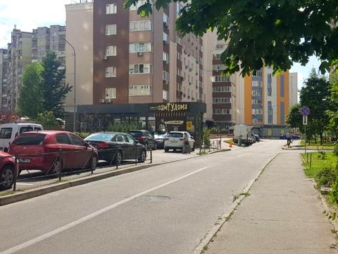 комерційна за адресою Драгоманова вул., 38