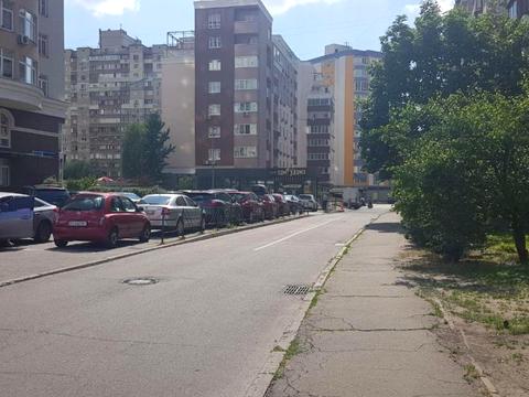 комерційна за адресою Драгоманова вул., 38