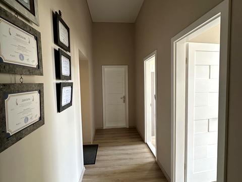 комерційна за адресою Корятовича пл., 3