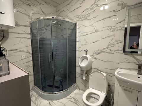 комерційна за адресою Корятовича пл., 3