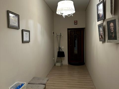 комерційна за адресою Корятовича пл., 3