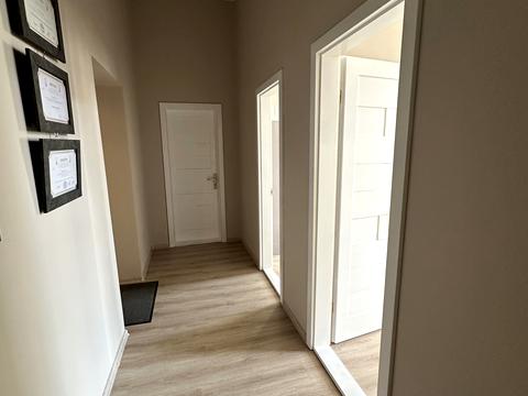 комерційна за адресою Корятовича пл., 3