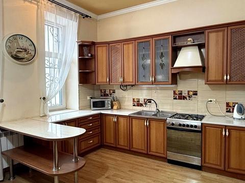 квартира за адресою Пекарська вул., 8