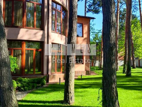 будинок за адресою Космонавтів вул., 7