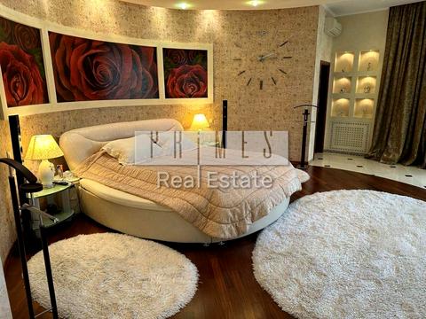 будинок за адресою Космонавтів вул., 7