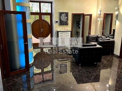 будинок за адресою Космонавтів вул., 7