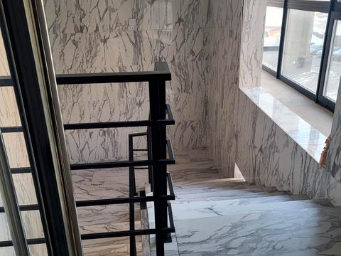 комерційна за адресою Княгинин вул., 1