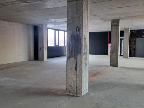 комерційна за адресою Княгинин вул., 1