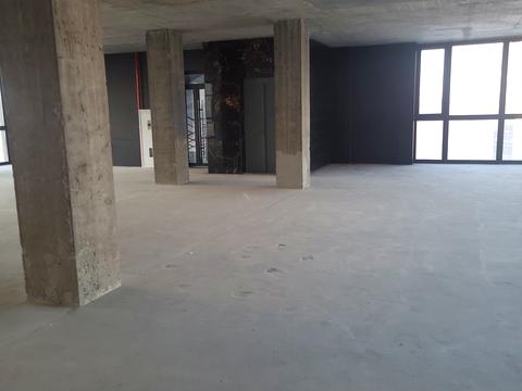 комерційна за адресою Княгинин вул., 1