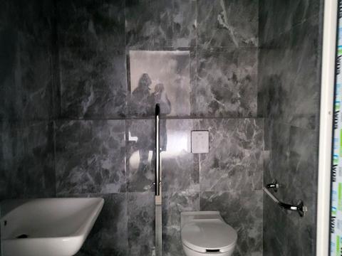 комерційна за адресою Княгинин вул., 1