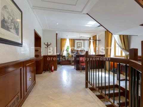 комерційна за адресою Андріївський узвіз, 7-А