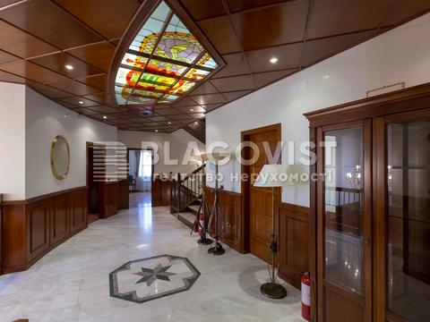 комерційна за адресою Андріївський узвіз, 7-А