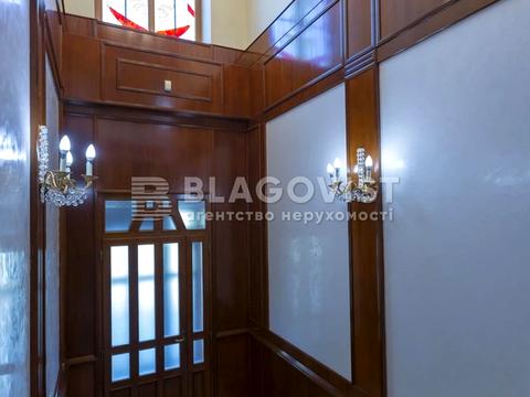 комерційна за адресою Андріївський узвіз, 7-А