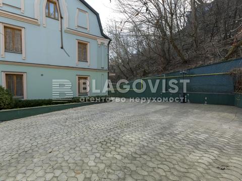 комерційна за адресою Андріївський узвіз, 7-А