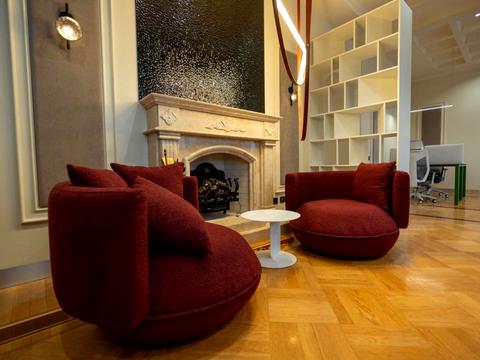 комерційна за адресою Антоновича вул. (Горького), 9