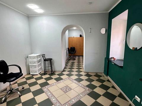 комерційна за адресою Нижньовоскресенська вул., 9