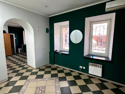 комерційна за адресою Нижньовоскресенська вул., 9