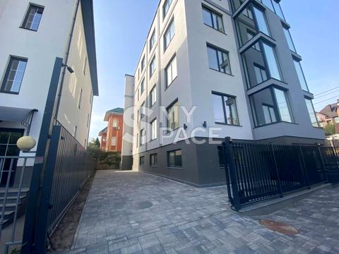 комерційна за адресою Яготинська вул., 4