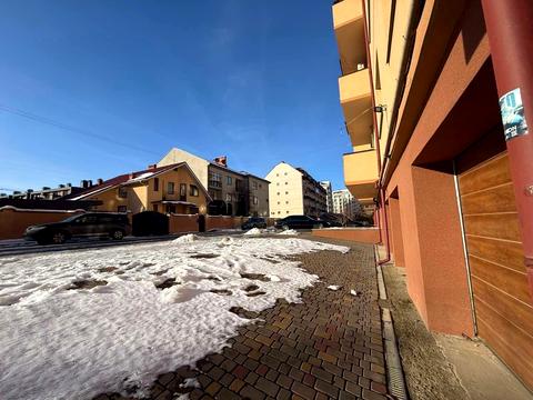 паркомісце за адресою Ужгород, Олександра Хіри вул., 19