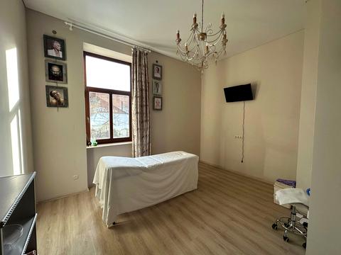 комерційна за адресою Ужгород, Корятовича пл., 13