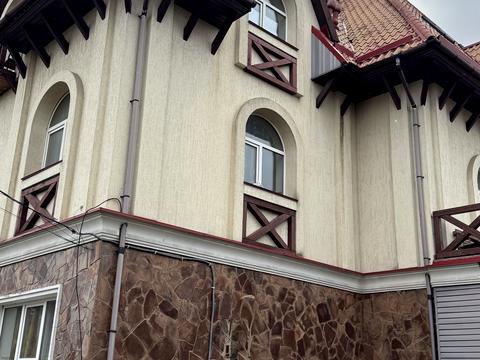 будинок за адресою Молодіжна, 1
