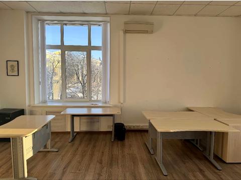 комерційна за адресою Хрещатик вул. (Kreschatic), 7/11