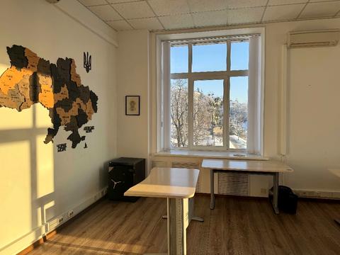 комерційна за адресою Хрещатик вул. (Kreschatic), 7/11