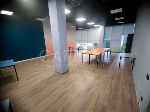 комерційна за адресою Київ, Борщагівська вул., 152-А