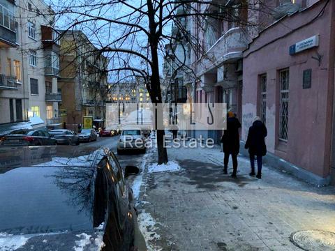 комерційна за адресою Костельна вул., 11