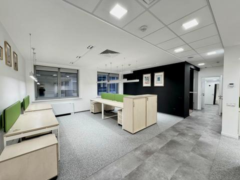 комерційна за адресою Спортивна пл., 3