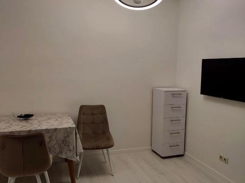 квартира за адресою Перлинна вул., 12