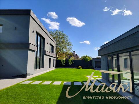 будинок за адресою Квітнева вул.