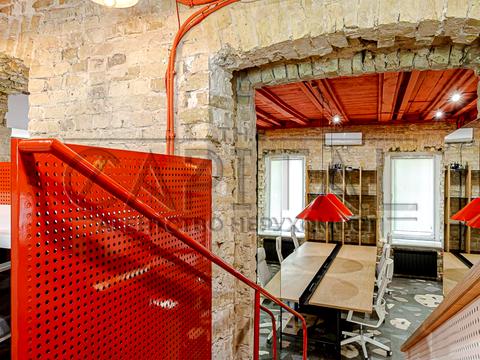 комерційна за адресою Богдана Хмельницького вул., 33/34