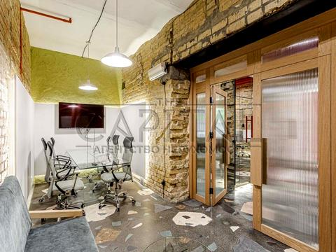 комерційна за адресою Богдана Хмельницького вул., 33/34