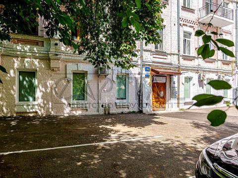 комерційна за адресою Богдана Хмельницького вул., 33/34