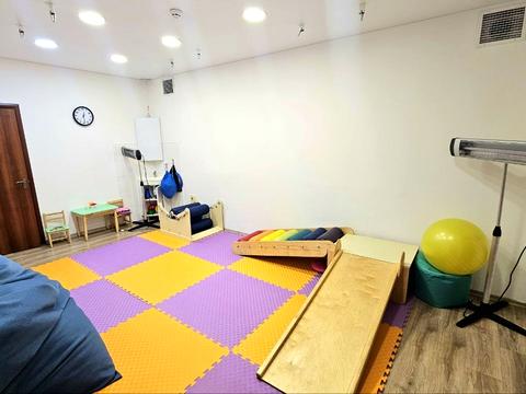 комерційна за адресою Євгена Коновальця вул. (Щорса), 27