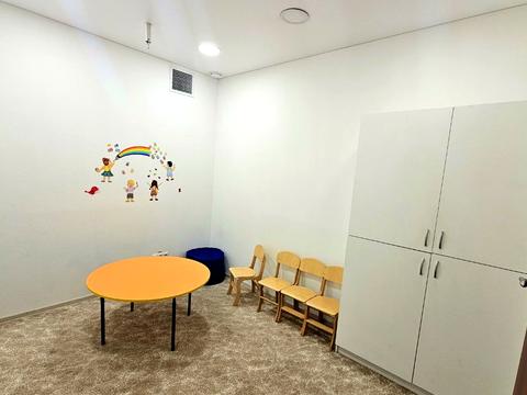 комерційна за адресою Євгена Коновальця вул. (Щорса), 27