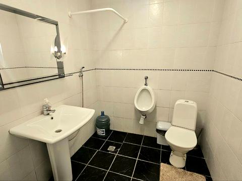 комерційна за адресою Євгена Коновальця вул. (Щорса), 27