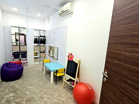 комерційна за адресою Євгена Коновальця вул. (Щорса), 27