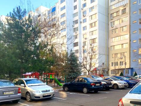 квартира за адресою Зоопаркова вул., 10