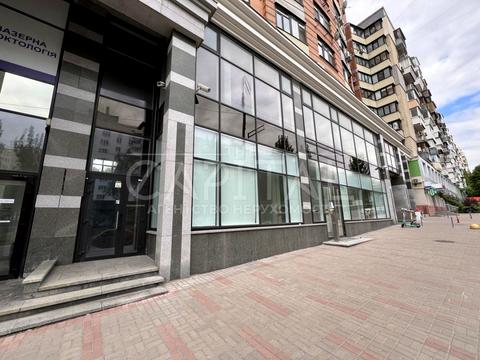 комерційна за адресою Лесі Українки бульв., 7-Б