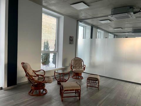 комерційна за адресою Угорська вул., 14д