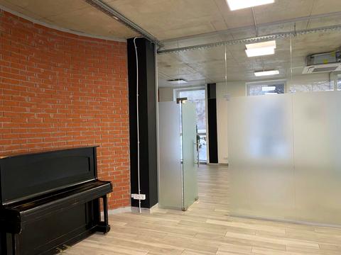 комерційна за адресою Угорська вул., 14д