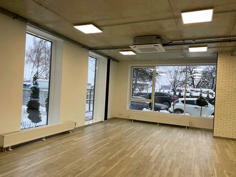 комерційна за адресою Угорська вул., 14д